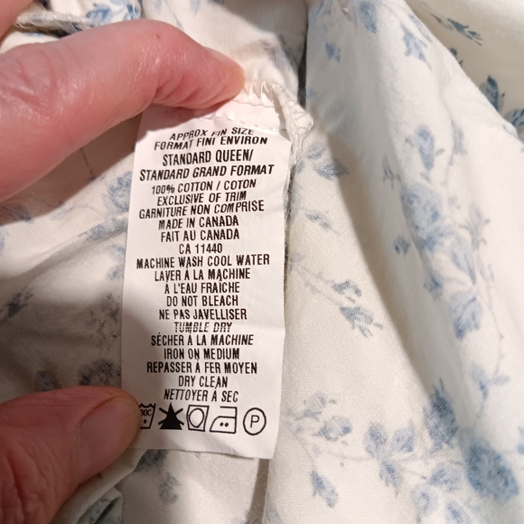 Thick Qn set  bottom/top sheet- dif sets  match great, 2 cases plus 1 extra king - Picture 4 of 6